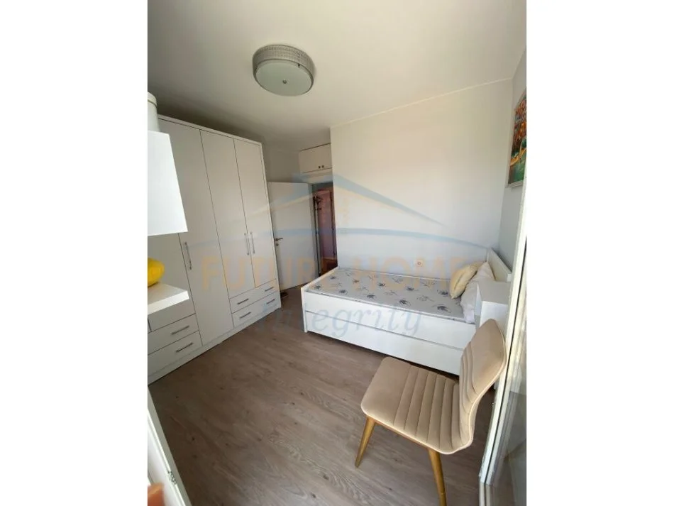Tirane, jepet me qera apartament 2+1 Kati 6, 98 m² 650 € (Ali Demi)