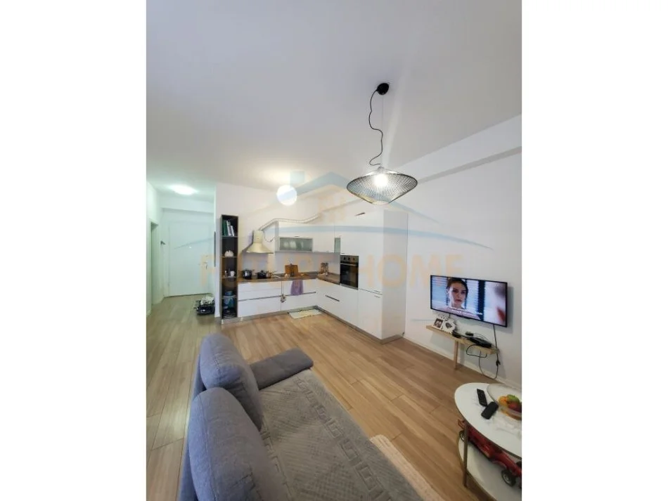 Tirane, jepet me qera apartament 2+1 Kati 6, 84 m² 400 € (Ali Demi)
