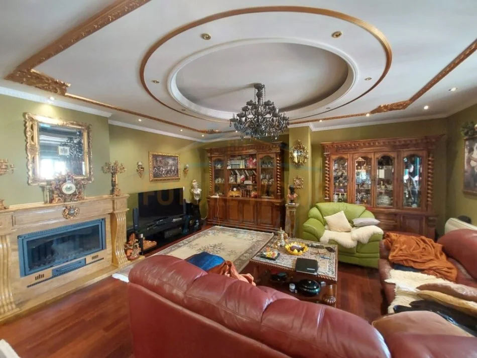 Tirane, shitet apartament 3+1 Kati 7, 182 m² 650.000 € (RRUGA E BARIKADAVE)