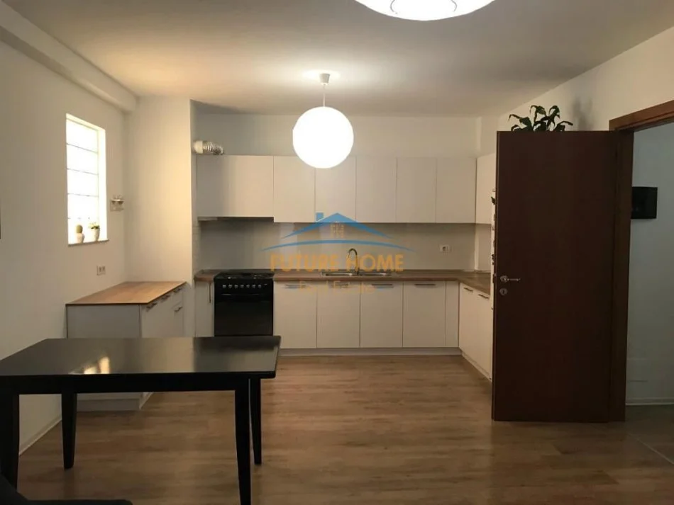 Tirane, jepet me qera apartament 2+1 Kati 2, 99 m² 500 € (21 Dhjetori)