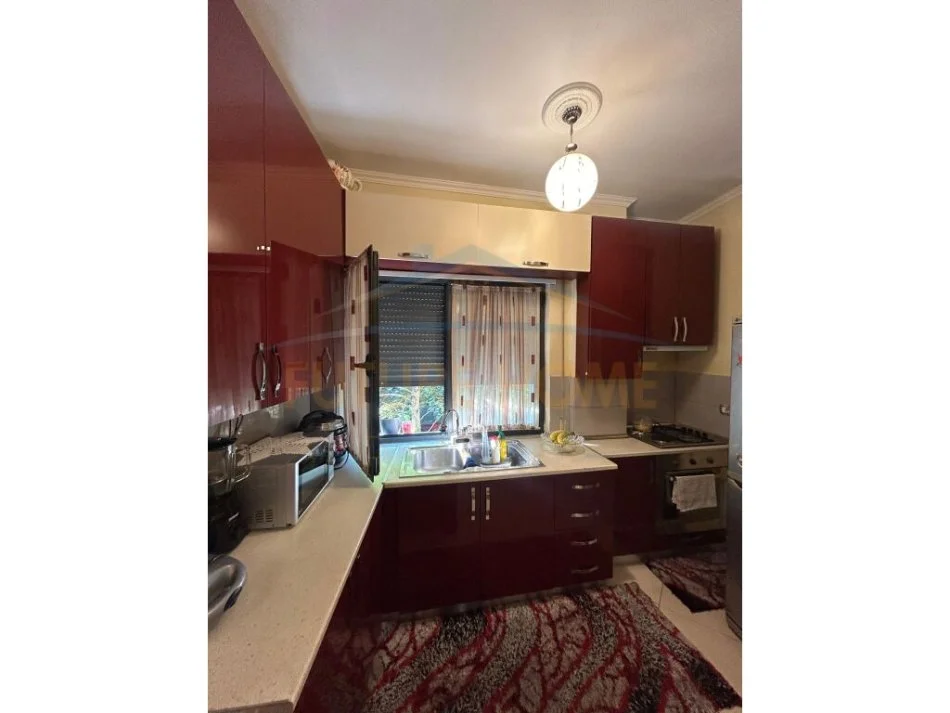 Tirane, shitet apartament 1+1+Aneks Kati 2, 73 m² 120.000 € (Ali Demi)