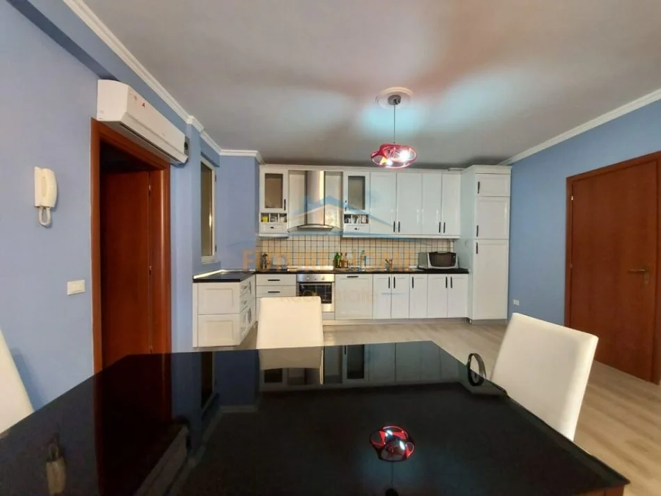 Tirane, shitet apartament 2+1+Aneks+Ballkon Kati 2, 165 m² (RRUGA E BOGDANEVE)