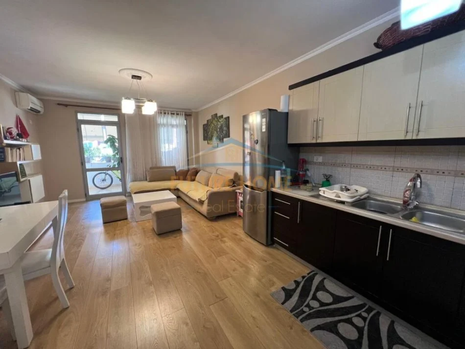 Tirane, shitet apartament 2+1+Aneks+Ballkon Kati 4, 120 m² 144.000 € (Yzberisht)