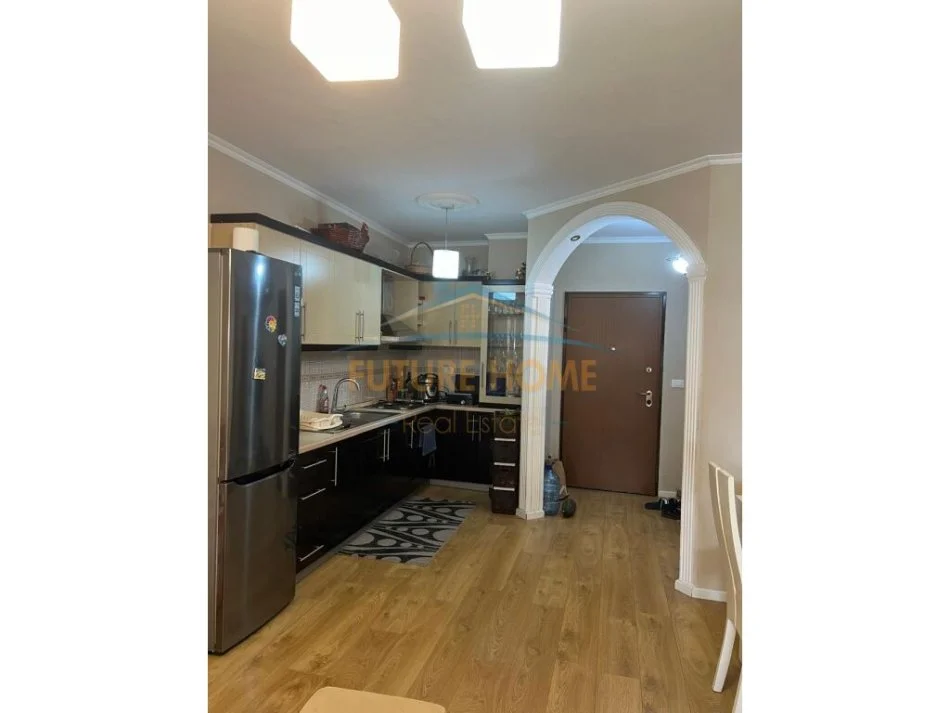 Tirane, shitet apartament 2+1+Aneks+Ballkon Kati 4, 110 m² 144.000 € (Yzberisht)