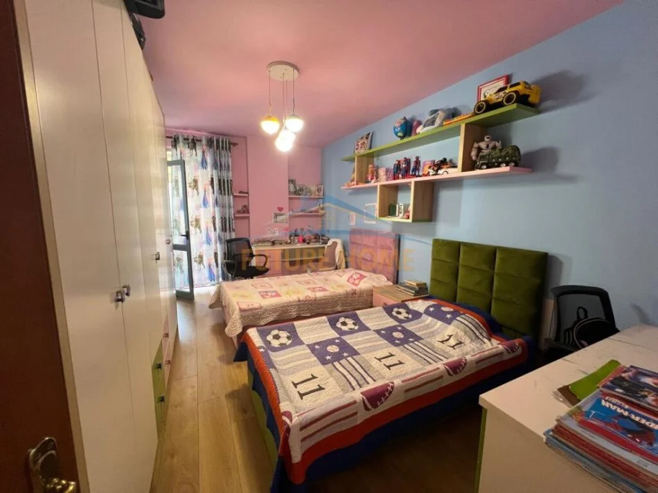 Tirane, shitet apartament 2+1+Aneks+Ballkon Kati 4, 110 m² 144.000 € (Yzberisht)