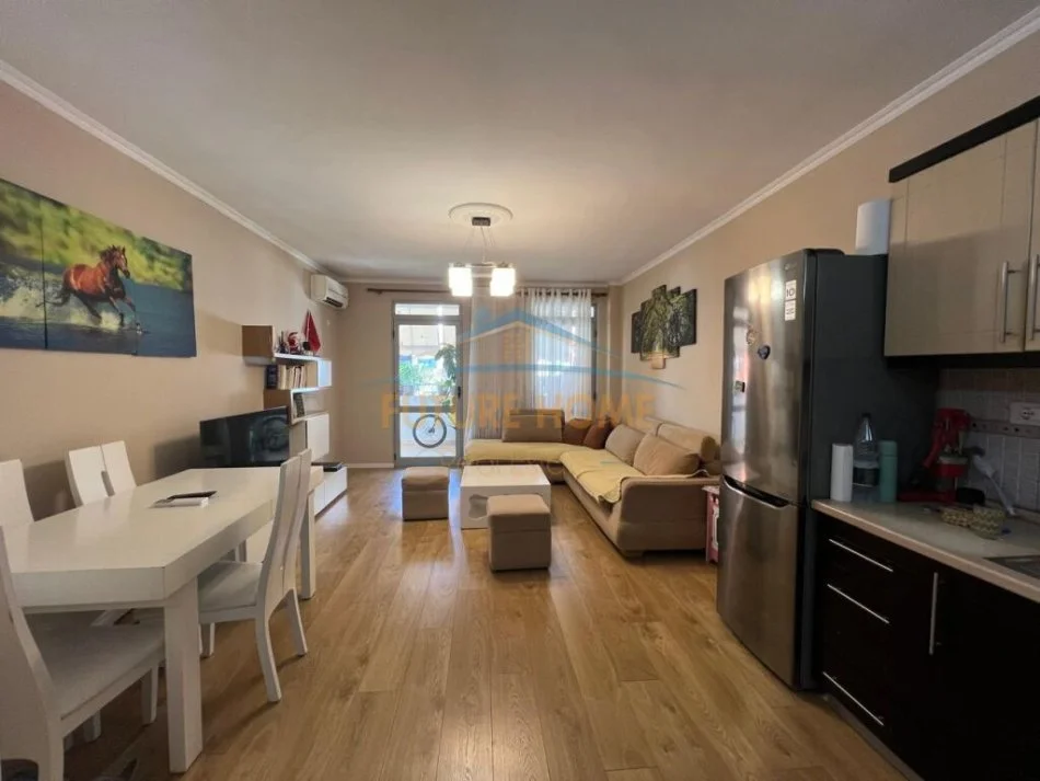 Tirane, shitet apartament 2+1+Aneks+Ballkon Kati 4, 110 m² 144.000 € (Yzberisht)