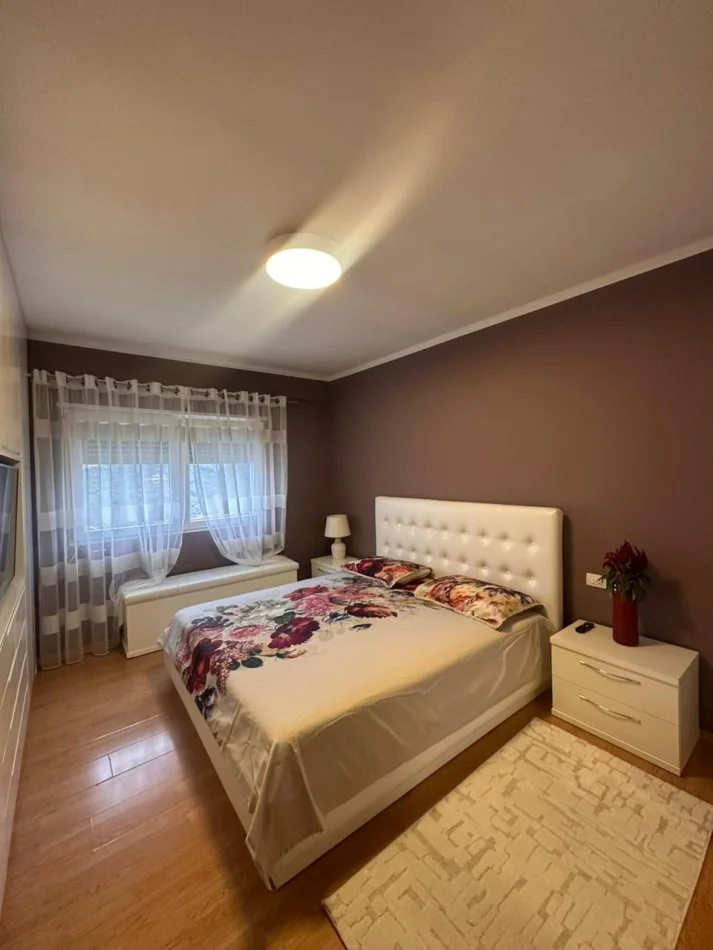 Tirane, jepet me qera apartament 1+1+Aneks+Ballkon Kati 4, 67 m² 600 € 