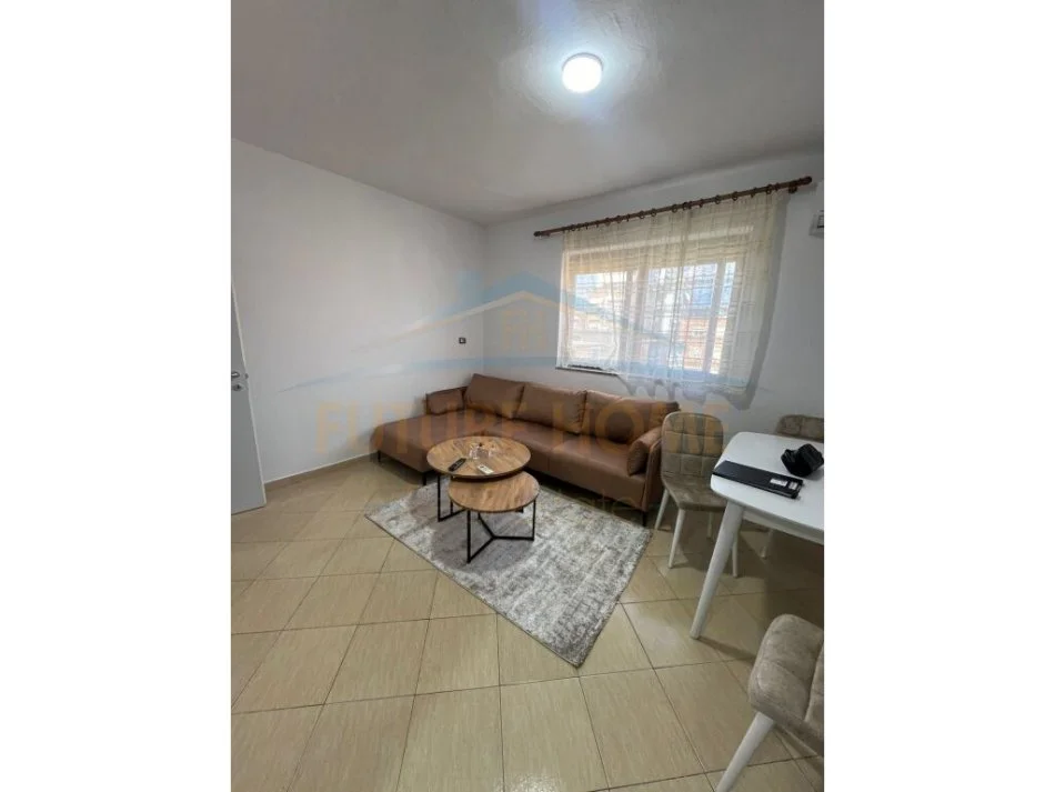 Tirane, jepet me qera apartament 1+1 Kati 5, 64 m² 500 € (21-Dhjetori)