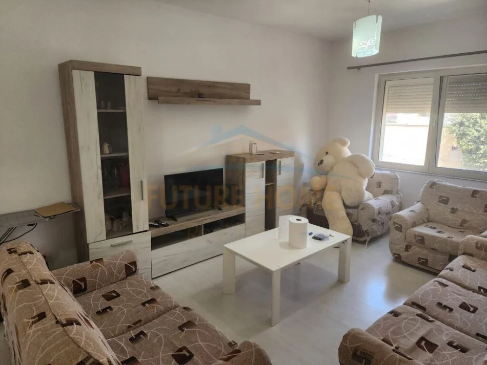Tirane, jepet me qera apartament 2+1 Kati 3, 80 m² 550 € (RRUGA E ELBASANIT)