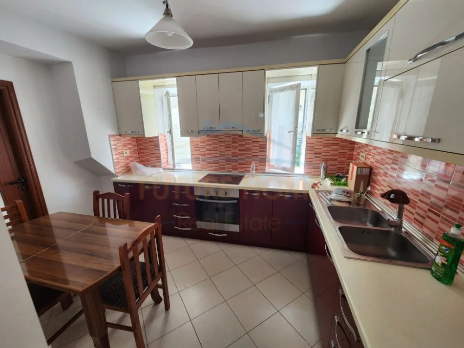 Tirane, jepet me qera apartament 2+1 Kati 3, 80 m² 550 € (RRUGA E ELBASANIT)