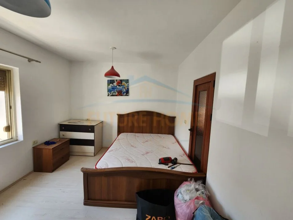 Tirane, jepet me qera apartament 2+1+Ballkon Kati 3, 80 m² 550 € (Rruga e Elbasanit)