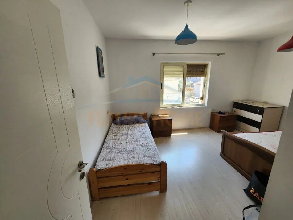 Tirane, jepet me qera apartament 2+1+Aneks+Ballkon Kati 3, 80 m² 550 € (RRUGA E ELBASANIT)