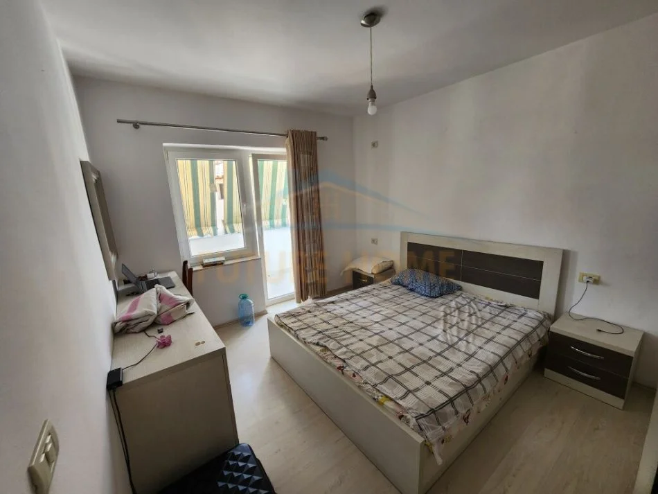 Tirane, jepet me qera apartament 2+1+Ballkon Kati 3, 80 m² 550 € (Rruga e Elbasanit)