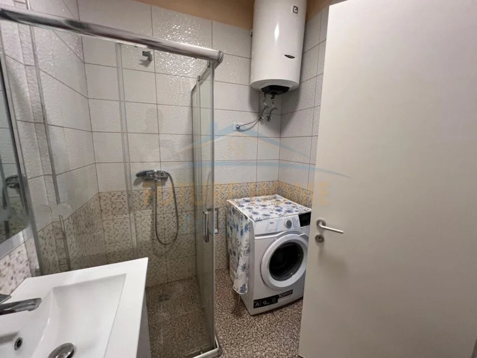 Tirane, jepet me qera apartament 2+1+Ballkon Kati 3, 100 m² 600 € (Rruga e Dibres)