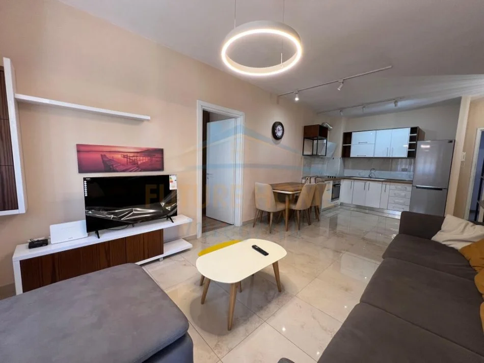 Tirane, jepet me qera apartament 2+1+Ballkon Kati 3, 100 m² 600 € (Rruga e Dibres)