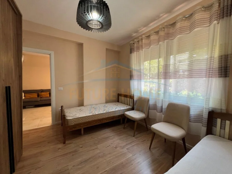 Tirane, jepet me qera apartament 2+1 Kati 3, 101 m² 600 € (Rruga e Dibres)