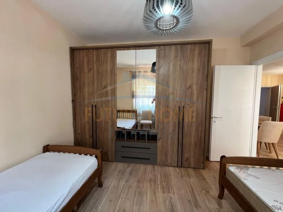 Tirane, jepet me qera apartament 2+1 Kati 3, 100 m² 600 € (rruga e dibres)