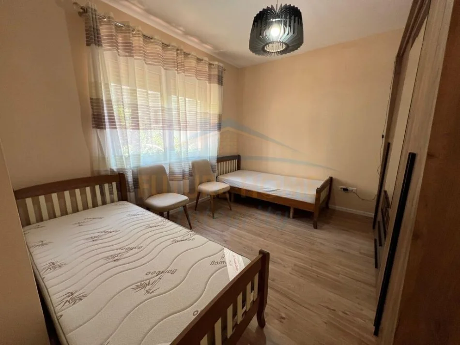 Tirane, jepet me qera apartament 2+1 Kati 3, 101 m² 600 € (Rruga e Dibres)