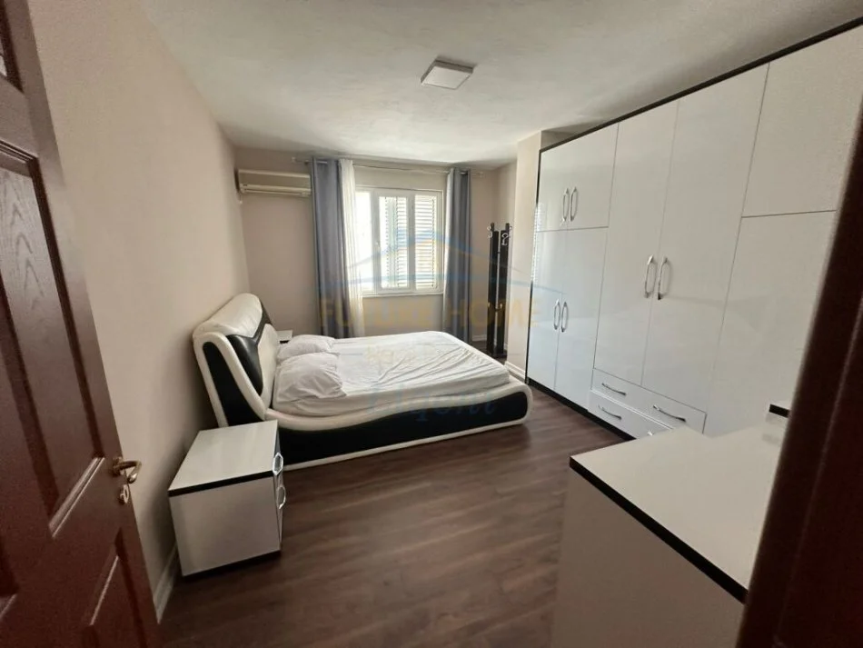 Tirane, shes 3+1 Kati 6, 275.000 € (Komuna e Parisit)