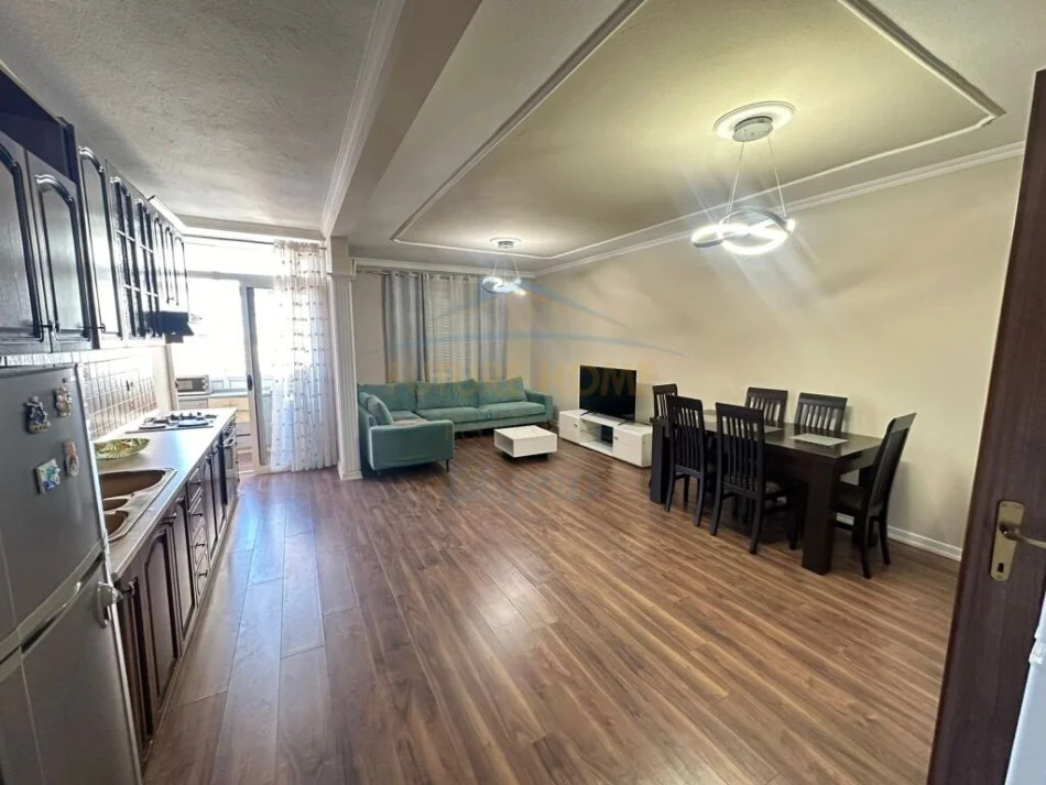 Tirane, shes 3+1 Kati 6, 275.000 € (Komuna e Parisit)