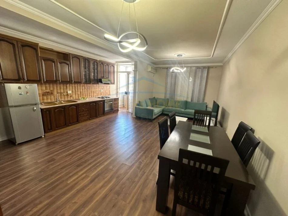 Tirane, shes 3+1 Kati 6, 275.000 € (Komuna e Parisit)