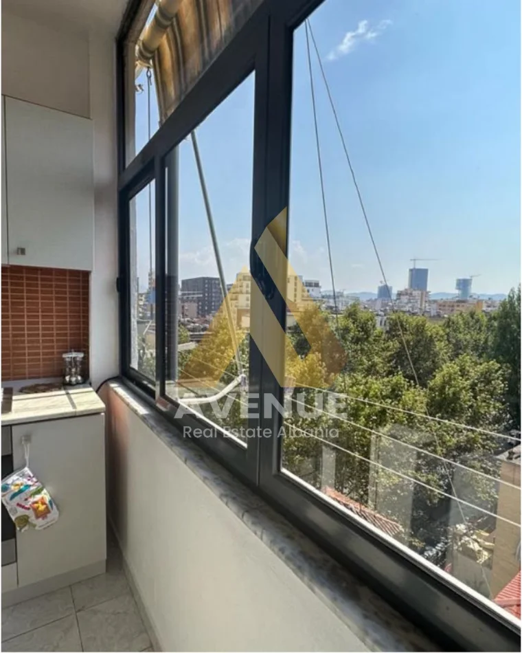 Tirane, Ish Restorant Durresi jepet me qera garsonier 1+1 Kati 7, 38 m² 380 € (Rruga Ferit Xhajko)