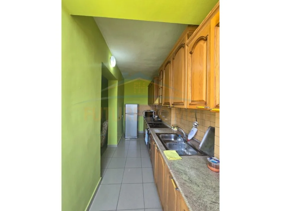 Tirane, jepet me qera apartament 2+1 Kati 4, 98 m² 500 € (SHKOLLA E BALETIT)