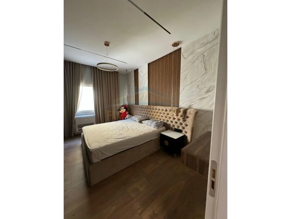 Tirane, jepet me qera apartament 1+1 Kati 1, 80 m² 600 € (Farke)