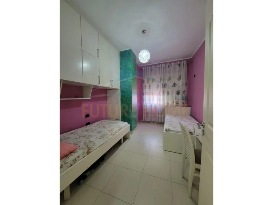 Tirane, jepet me qera apartament 2+1+Aneks , 110 m² 450 € (Yzberisht)