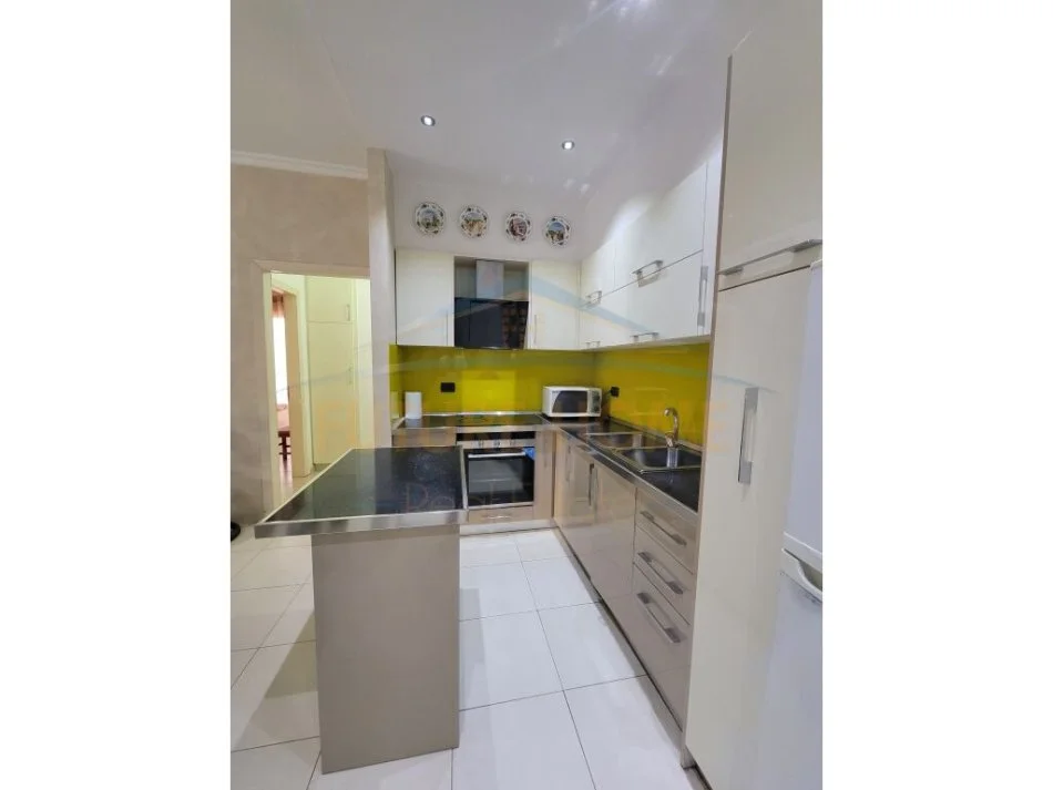 Tirane, jepet me qera apartament 2+1+Aneks , 110 m² 450 € (Yzberisht)