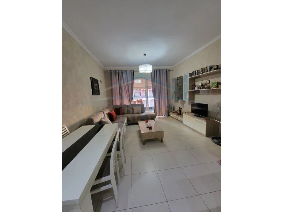 Tirane, jepet me qera apartament 2+1+Aneks , 110 m² 450 € (Yzberisht)