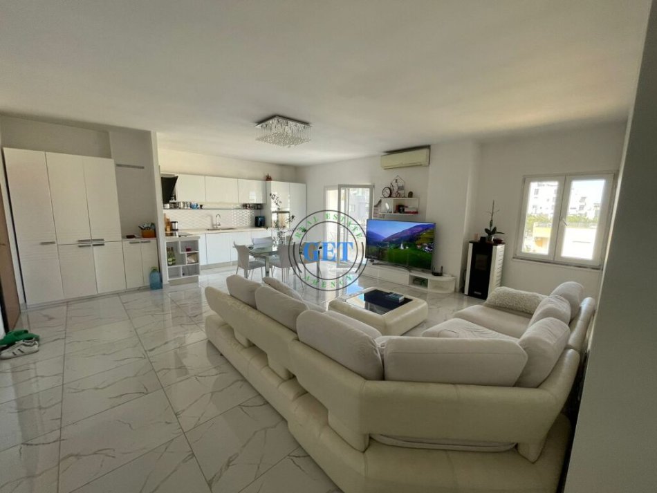 Durres, shitet apartament 3+1 Kati 5, 150 m² 170.000 € (Shkembi i Kavajes)