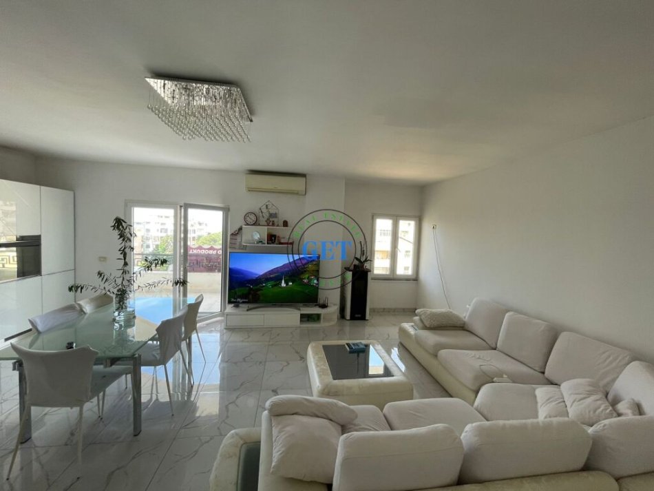 Durres, shitet apartament 3+1 Kati 5, 150 m² 170.000 € (Shkembi i Kavajes)