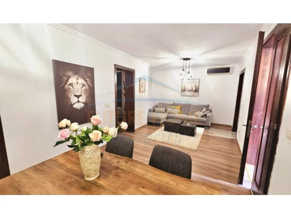 Tirane, jepet me qera shtepi 2+1 Kati 0, 100 m² 700 € (JERONIM DERADA)