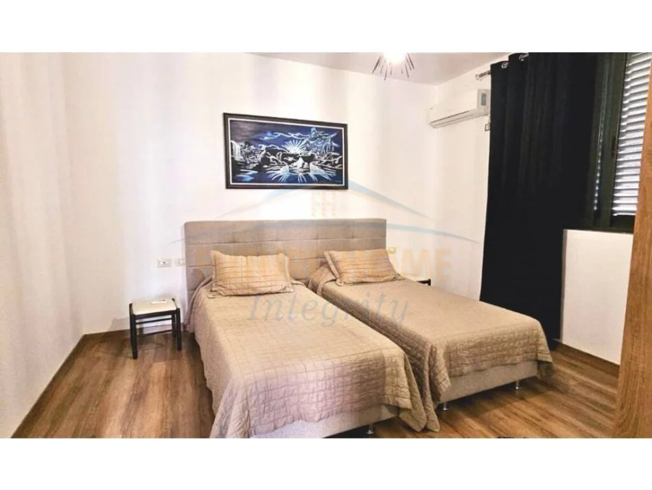 Tirane, jepet me qera shtepi 2+1 Kati 0, 100 m² 700 € (JERONIM DERADA)