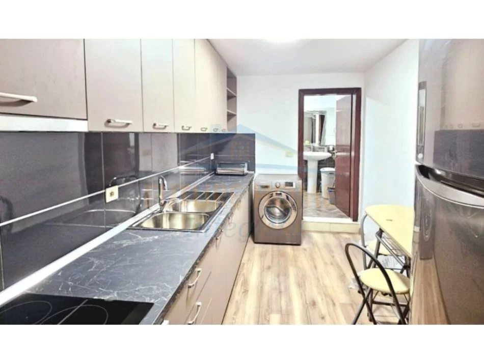 Tirane, jepet me qera shtepi 2+1 Kati 0, 100 m² 700 € (JERONIM DERADA)