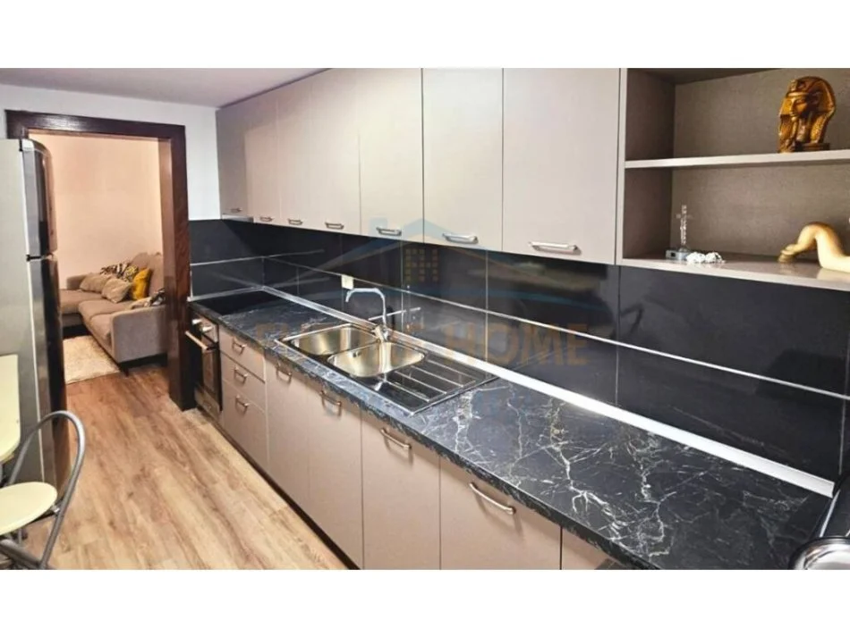 Tirane, jepet me qera shtepi 2+1 Kati 0, 100 m² 700 € (JERONIM DERADA)