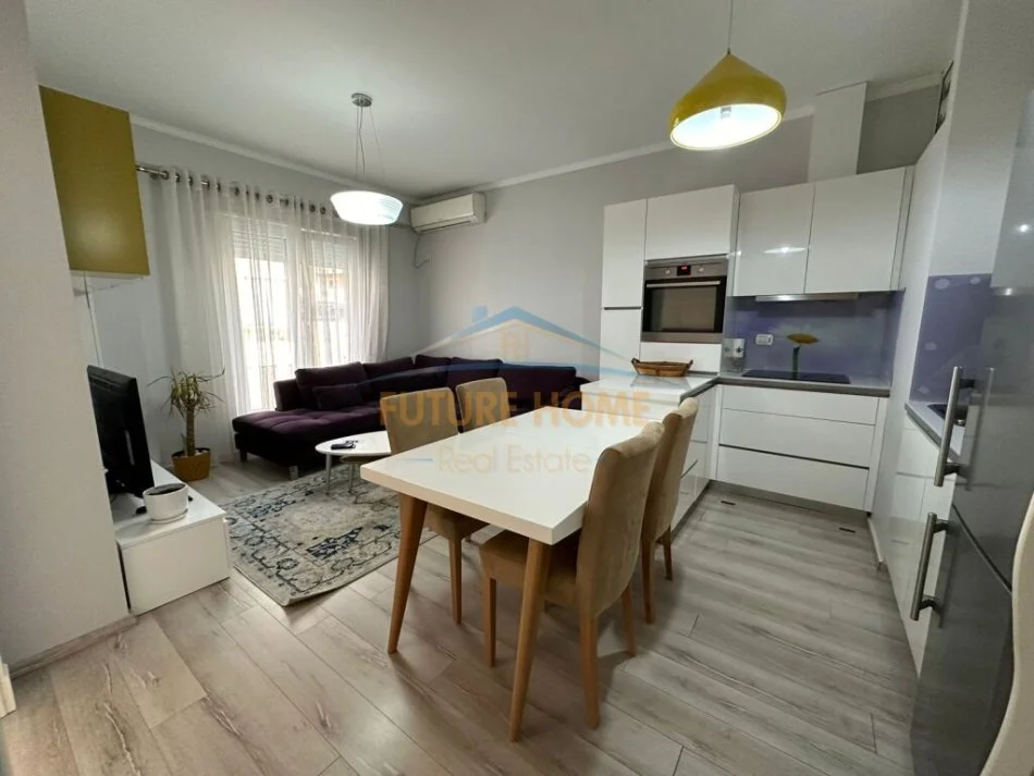 Tirane, jepet me qera apartament 2+1 Kati 4, 72 m² 750 € (Kopshti Botanik)