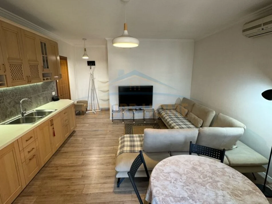 Tirane, jepet me qera apartament 2+1 Kati 6, 83 m² 800 € (Rruga Fortuzi)