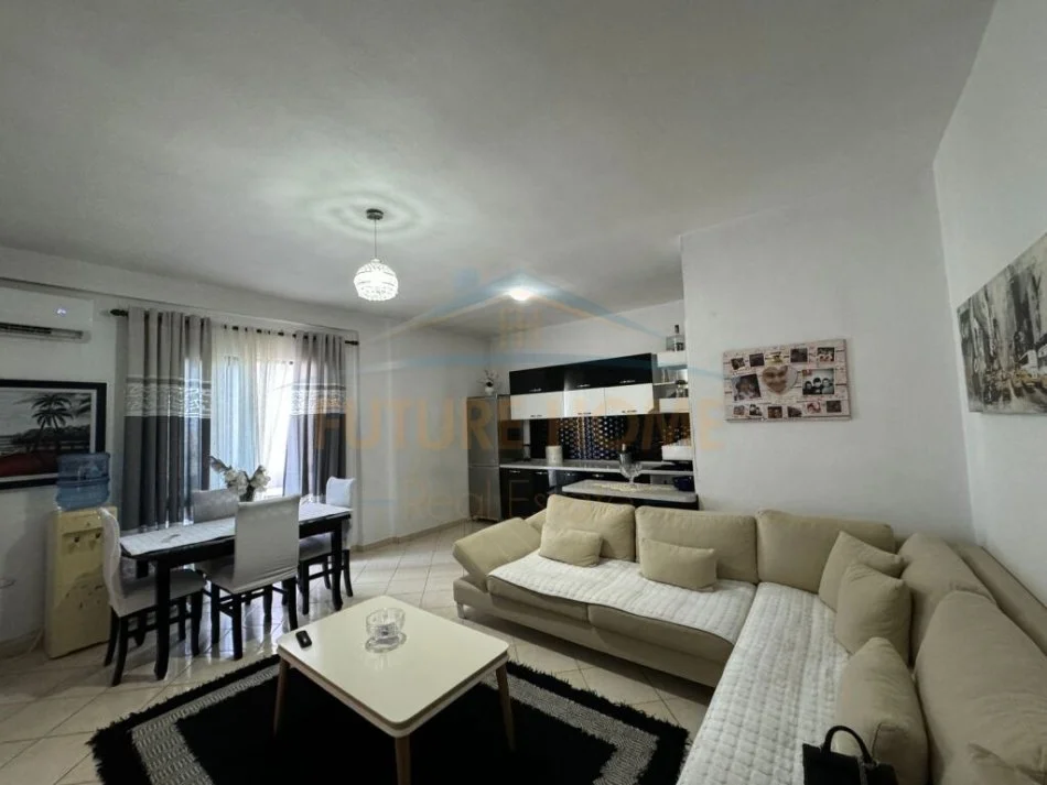Durres, jepet me qera apartament 2+1 Kati 5, 120 m² 300 € (Prane Palace , Plazh Durres)