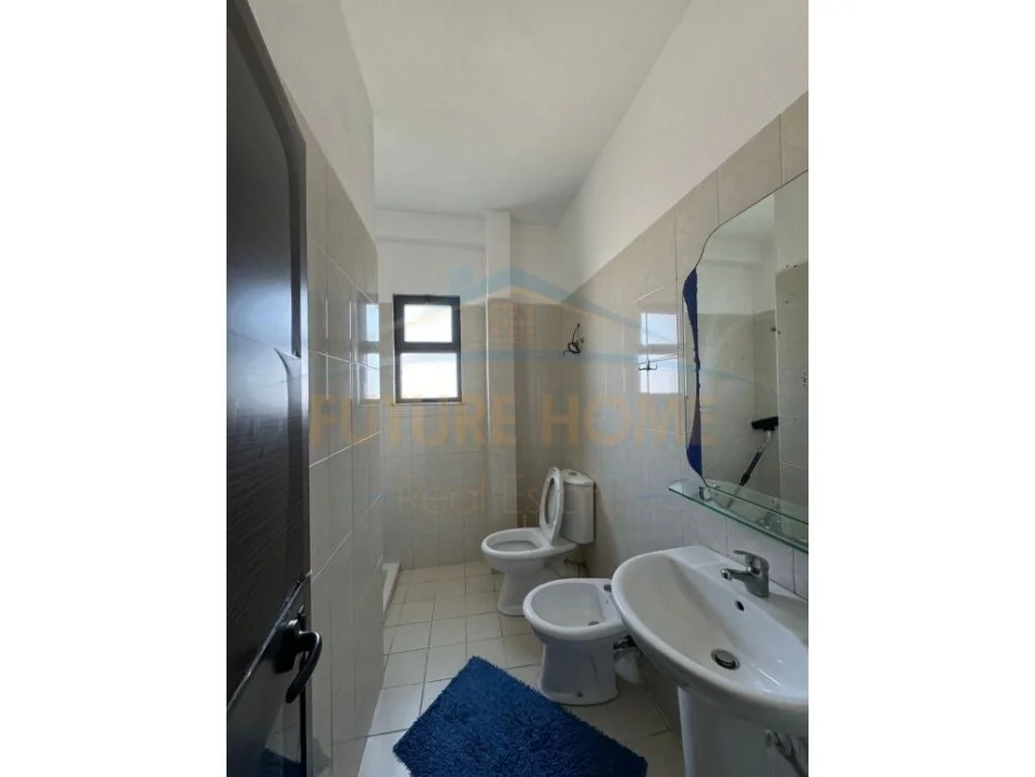 Durres, jepet me qera apartament 2+1 Kati 5, 120 m² 300 € (Prane Palace , Plazh Durres)