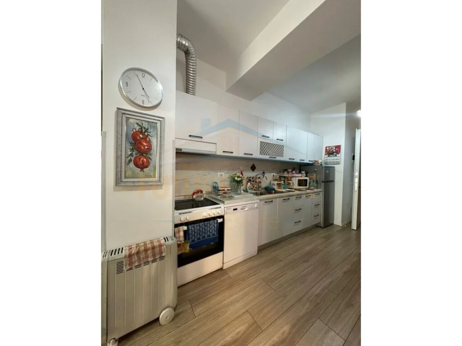 Tirane, shitet apartament 2+1+Ballkon Kati 2, 83 m² 121.075 € (Ali Demi)