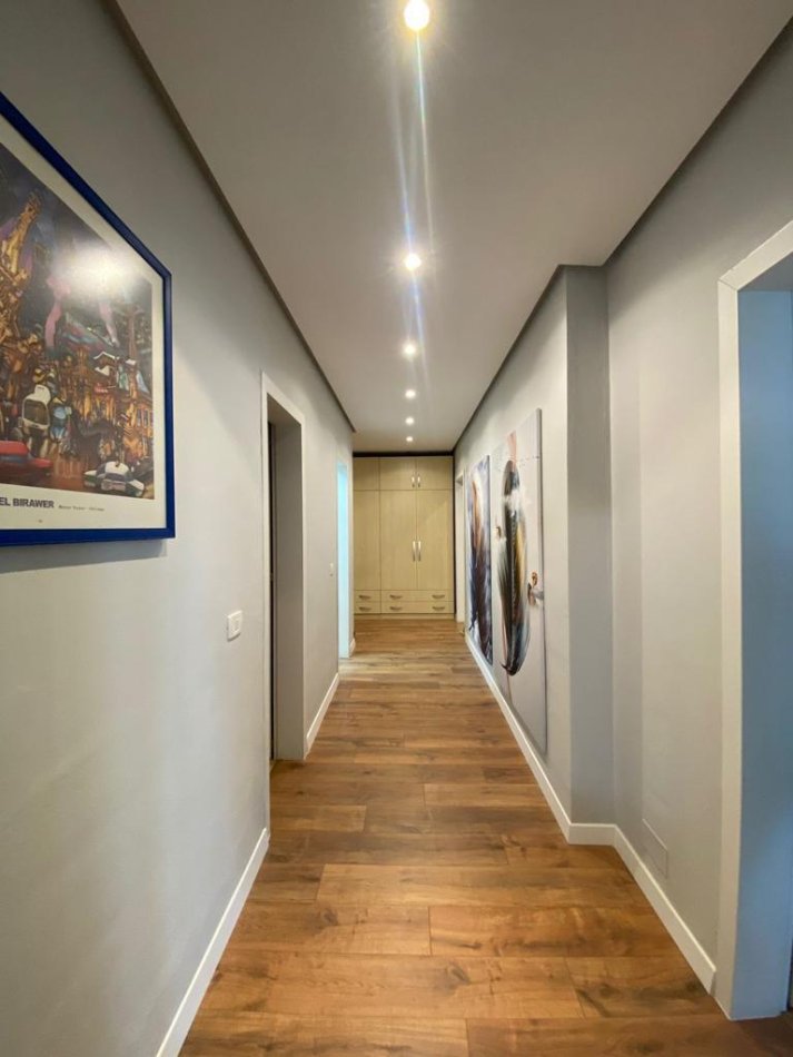 Tirane, jepet me qera apartament 2+1+Ballkon Kati 13, 125 m² 1.150 € (Ish Ekspozita)