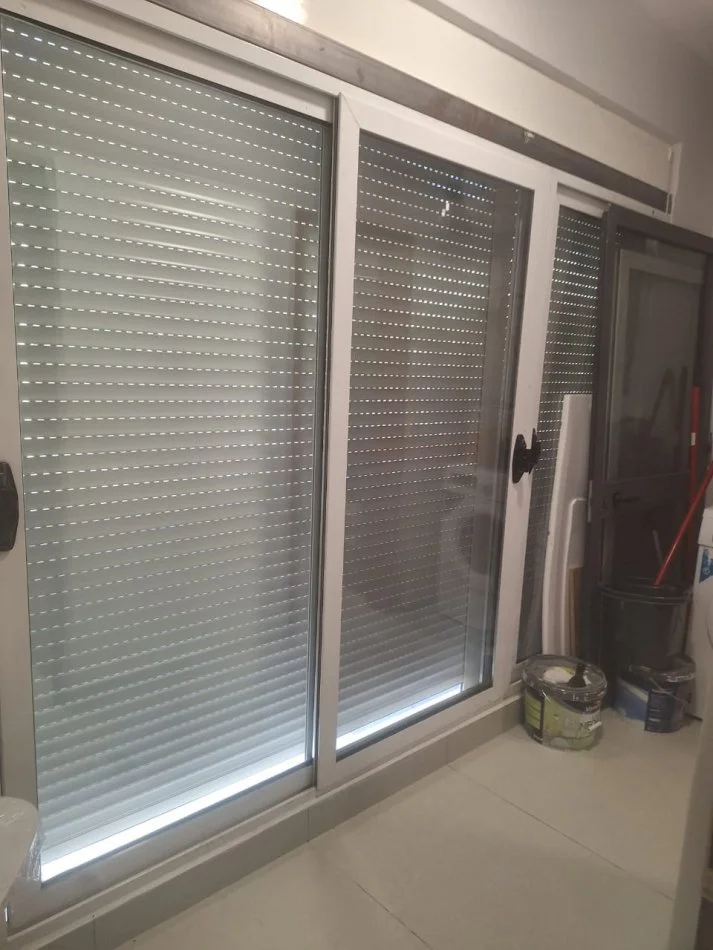 Tirane, jepet me qera apartament 2+1+Ballkon Kati 1, 85 m² 550 € 