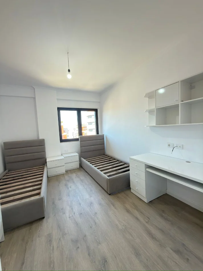 Tirane, jepet me qera apartament 2+1+Ballkon Kati 6, 700 € 