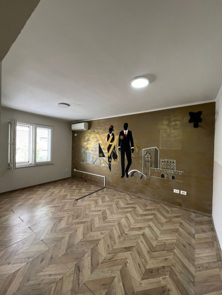 Tirane, jepet me qera zyre Kati 2, 55 m² 500 € (KOMUNA E PARISIT)