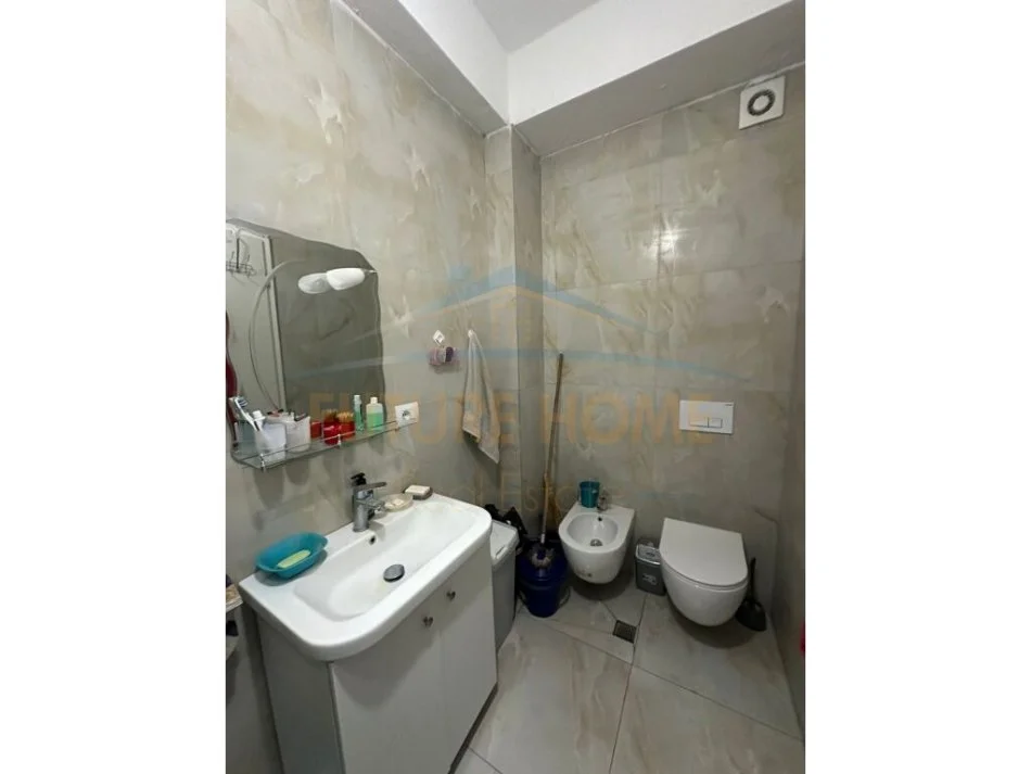 Tirane, shitet apartament 2+1+Ballkon Kati 2, 83 m² 121.075 € (Ali Demi)