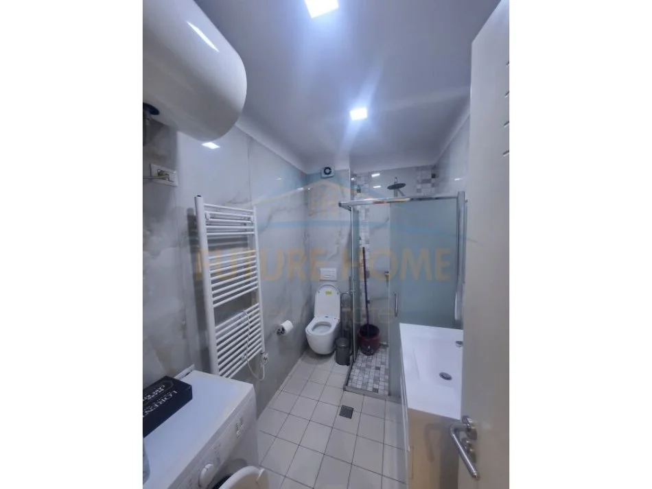 Tirane, jepet me qera apartament 1+1 Kati 1, 60 m² 400 € (Brryli)