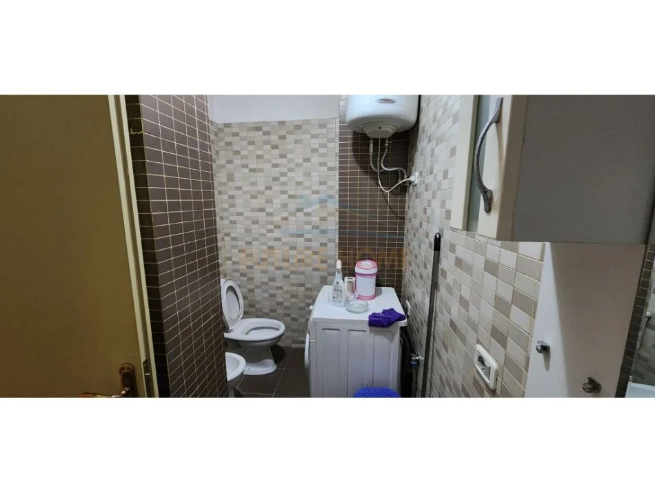 Tirane, jepet me qera apartament 2+1+Ballkon Kati 5, 106 m² 650 € (Komuna e Parisit)