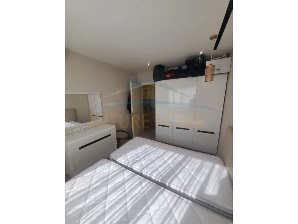 Tirane, jepet me qera apartament 1+1 Kati 1, 60 m² 400 € (Brryli)
